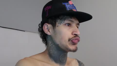 - trieone online show from February 26, 4:03 pm