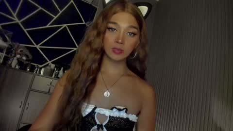 Ms Ella online show from December 5, 2:33 pm