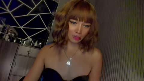 Ms Ella online show from December 18, 3:33 pm