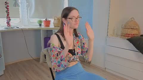 Snapshot of trishdelafontaine chatting on June 27, 4:17 am Viola online show from June 27, 4:17 am