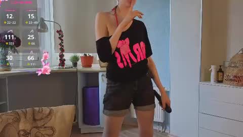Snapshot of trishdelafontaine chatting on July 11, 4:04 am Viola online show from July 11, 4:04 am