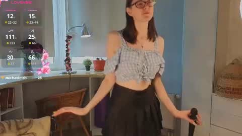 Snapshot of trishdelafontaine chatting on July 16, 4:07 am Viola online show from July 16, 4:07 am