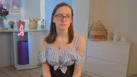 Snapshot of trishdelafontaine chatting on July 22, 4:04 am Viola online show from July 22, 4:04 am