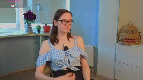 Snapshot of trishdelafontaine chatting on July 23, 4:32 am Viola online show from July 23, 4:32 am