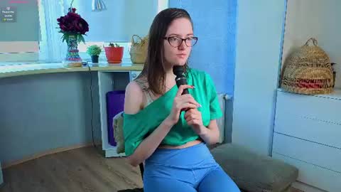 Snapshot of trishdelafontaine chatting on July 24, 4:10 am Viola online show from July 24, 4:10 am