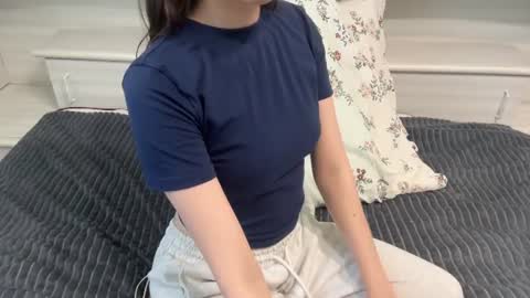 Snapshot of tristalevy chatting on July 4, 10:32 am Sofa Im new here and so far I do not take off the panties online show from July 4, 10:32 am