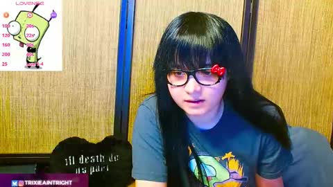 Snapshot of trixiedoescamcam chatting on November 17, 10:59 pm trixiedoescamcam online show from November 17, 10:59 pm