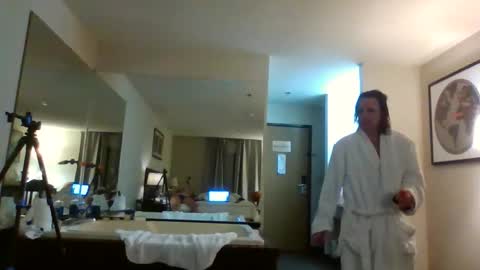 Snapshot of trojanswingers chatting on February 24, 6:33 am trojanswingers online show from February 24, 6:33 am