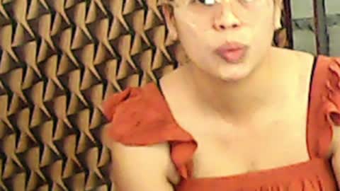 Snapshot of truefilipinabeauty chatting on April 4, 12:53 am emily online show from April 4, 12:53 am
