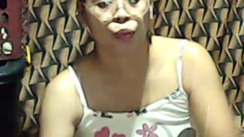 Snapshot of truefilipinabeauty chatting on April 11, 11:25 am emily online show from April 11, 11:25 am