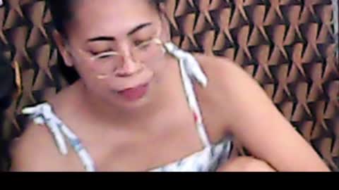 Snapshot of truefilipinabeauty chatting on April 15, 1:56 am emily online show from April 15, 1:56 am