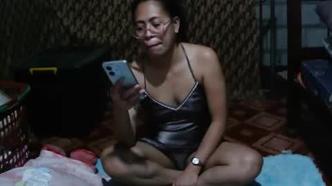 Snapshot of truefilipinabeauty chatting on April 24, 12:29 pm emily online show from April 24, 12:29 pm
