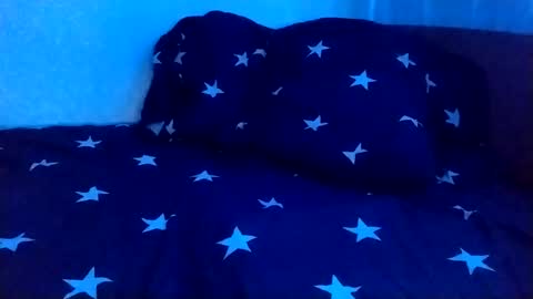 Snapshot of trypophob1a chatting on December 31, 12:32 am Emilum online show from December 31, 12:32 am