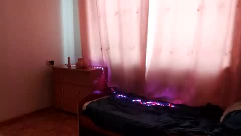 Snapshot of trypophob1a chatting on February 1, 4:14 am Emilum online show from February 1, 4:14 am