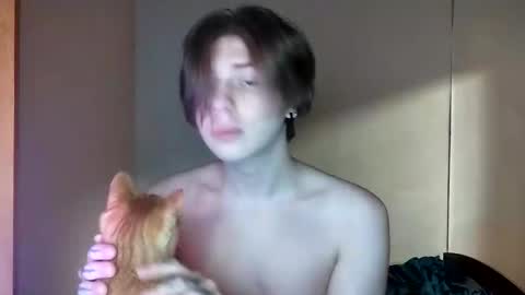 Snapshot of trypophob1a chatting on February 15, 10:31 pm Emilum online show from February 15, 10:31 pm