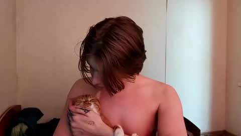 Snapshot of trypophob1a chatting on February 20, 7:23 am Emilum online show from February 20, 7:23 am