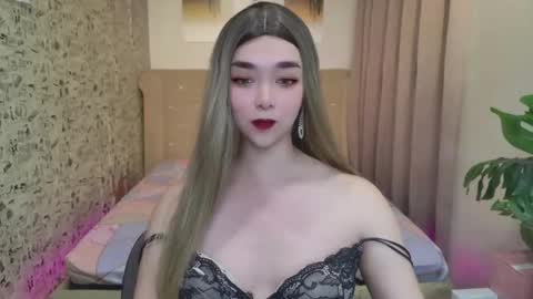 ts_yoshi_ online show from April 4, 12:31 am