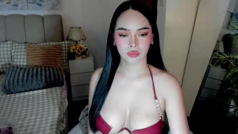 Snapshot of tspearlofasia chatting on April 22, 7:11 am Graciella online show from April 22, 7:11 am