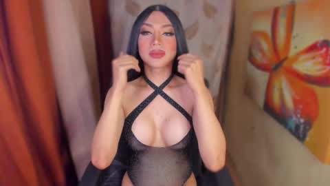 Queen Selena online show from November 25, 6:52 pm