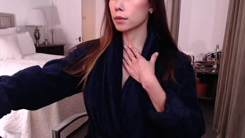 Valeria Martins online show from December 2, 8:00 pm