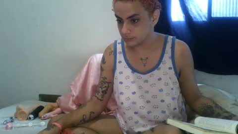 Snapshot of ttransviado chatting on September 30, 9:36 am Nique online show from September 30, 9:36 am