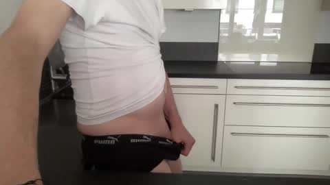 Snapshot of ttutzi390 chatting on May 19, 12:00 pm ttutzi390 online show from May 19, 12:00 pm