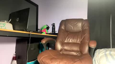 Snapshot of tuamante000 chatting on February 12, 3:05 pm Stimulation make me Cum in Public or in Pvt online show from February 12, 3:05 pm