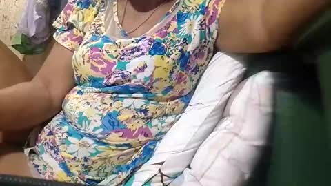 Mae online show from February 3, 9:09 pm