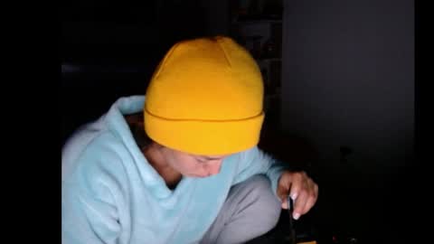 tucomplic69 online show from April 18, 7:01 am