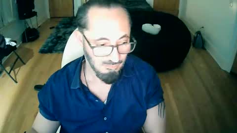 Snapshot of tuscan_taurus chatting on March 17, 5:55 am tuscan_taurus online show from March 17, 5:55 am