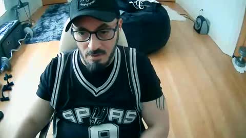 Snapshot of tuscan_taurus chatting on April 16, 7:03 pm tuscan_taurus online show from April 16, 7:03 pm