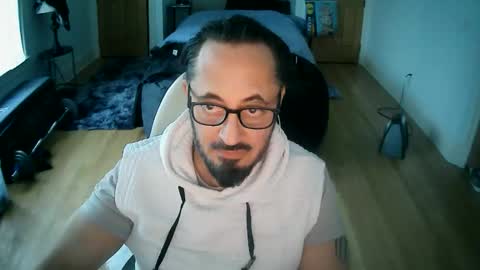 Snapshot of tuscan_taurus chatting on April 23, 10:25 am tuscan_taurus online show from April 23, 10:25 am