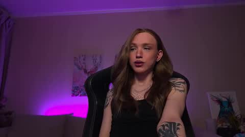 Snapshot of twiinkie_pie chatting on March 17, 4:32 pm Maria 3 online show from March 17, 4:32 pm