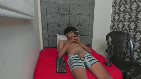Snapshot of twink_alex19 chatting on February 23, 8:06 pm Alex online show from February 23, 8:06 pm