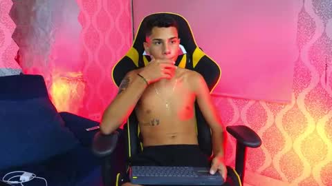 Snapshot of twink_davidx chatting on September 20, 7:37 pm Dani online show from September 20, 7:37 pm