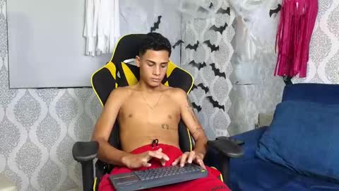 Snapshot of twink_davidx chatting on October 23, 9:57 pm Dani online show from October 23, 9:57 pm