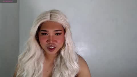 Snapshot of twinkcheska chatting on November 15, 4:03 pm Cheska Schock online show from November 15, 4:03 pm