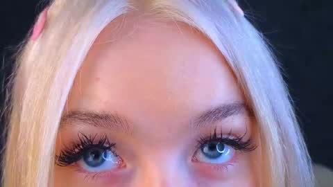 Snapshot of twinklefluff chatting on March 11, 10:51 am twinklefluff online show from March 11, 10:51 am