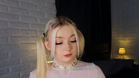 Snapshot of twinklefluff chatting on October 2, 3:52 pm twinklefluff online show from October 2, 3:52 pm