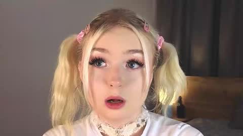 Snapshot of twinklefluff chatting on October 29, 4:09 pm twinklefluff online show from October 29, 4:09 pm