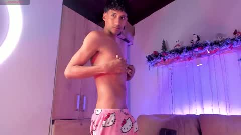 Snapshot of twinksboys_23 chatting on February 5, 12:54 pm twinksboys_23 online show from February 5, 12:54 pm
