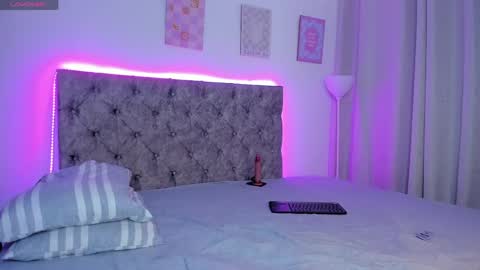 Snapshot of twinksboys_23 chatting on April 15, 7:32 pm twinksboys_23 online show from April 15, 7:32 pm