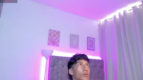 Snapshot of twinksboys_23 chatting on April 22, 4:52 pm twinksboys_23 online show from April 22, 4:52 pm