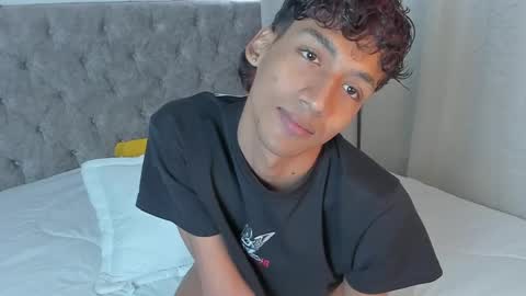 Snapshot of twinksboys_23 chatting on May 7, 1:27 pm twinksboys_23 online show from May 7, 1:27 pm