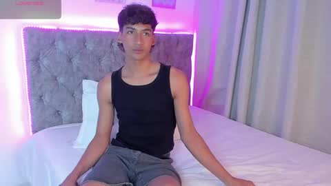 Snapshot of twinksboys_23 chatting on May 11, 2:01 pm twinksboys_23 online show from May 11, 2:01 pm
