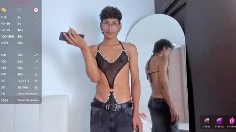 Snapshot of twinksboys_23 chatting on May 25, 12:55 pm twinksboys_23 online show from May 25, 12:55 pm