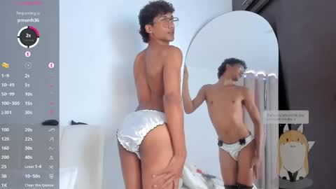 Snapshot of twinksboys_23 chatting on May 26, 1:40 pm twinksboys_23 online show from May 26, 1:40 pm