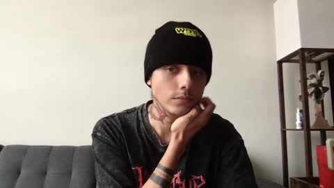 Snapshot of twinksguys360 chatting on September 14, 5:34 pm Derrick online show from September 14, 5:34 pm