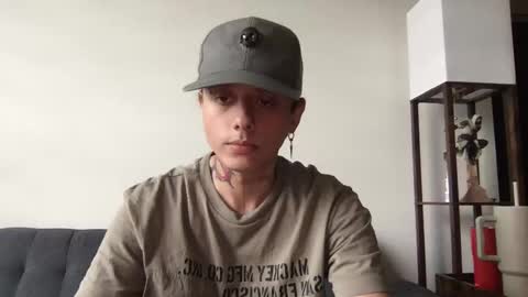 Snapshot of twinksguys360 chatting on September 16, 5:14 pm Derrick online show from September 16, 5:14 pm