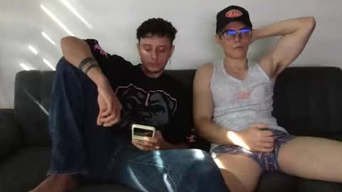 Snapshot of twinksguys360 chatting on October 13, 9:37 pm Derrick online show from October 13, 9:37 pm